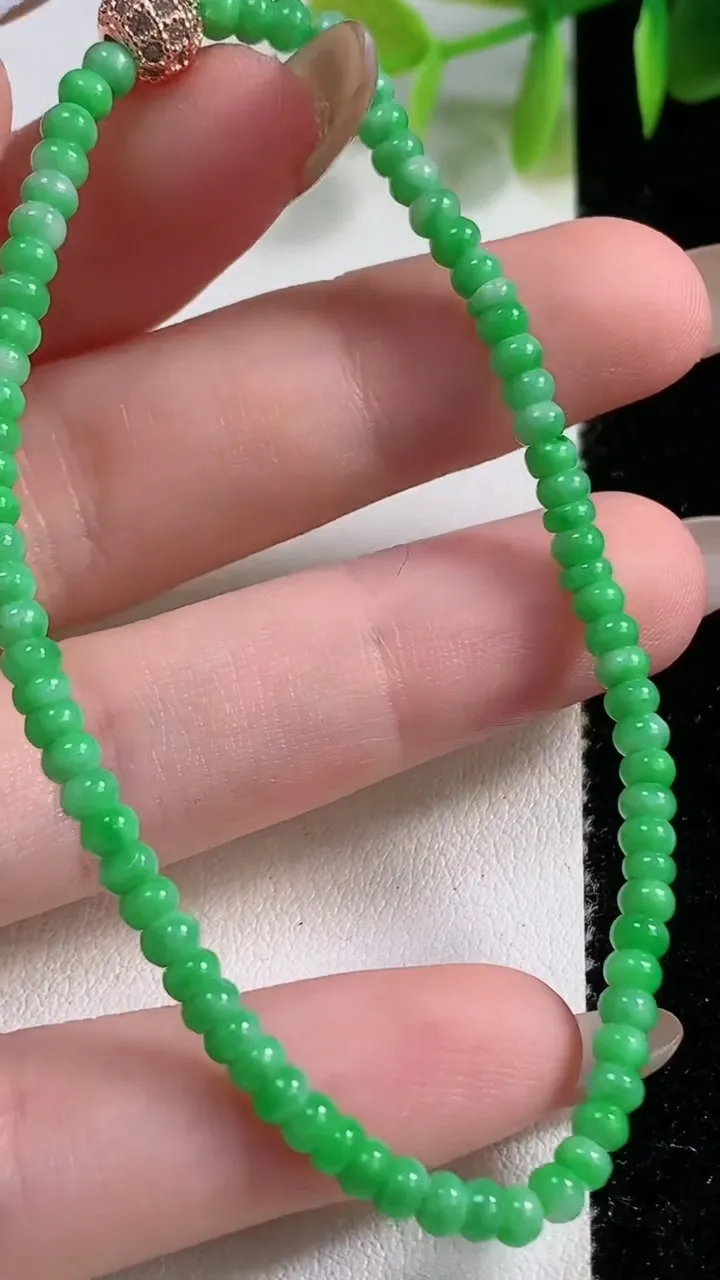 天然A货翡翠算盘珠手串74颗，尺寸3.3-2.4，重量:4.54g11月9日
工厂直销收藏佳品,种好