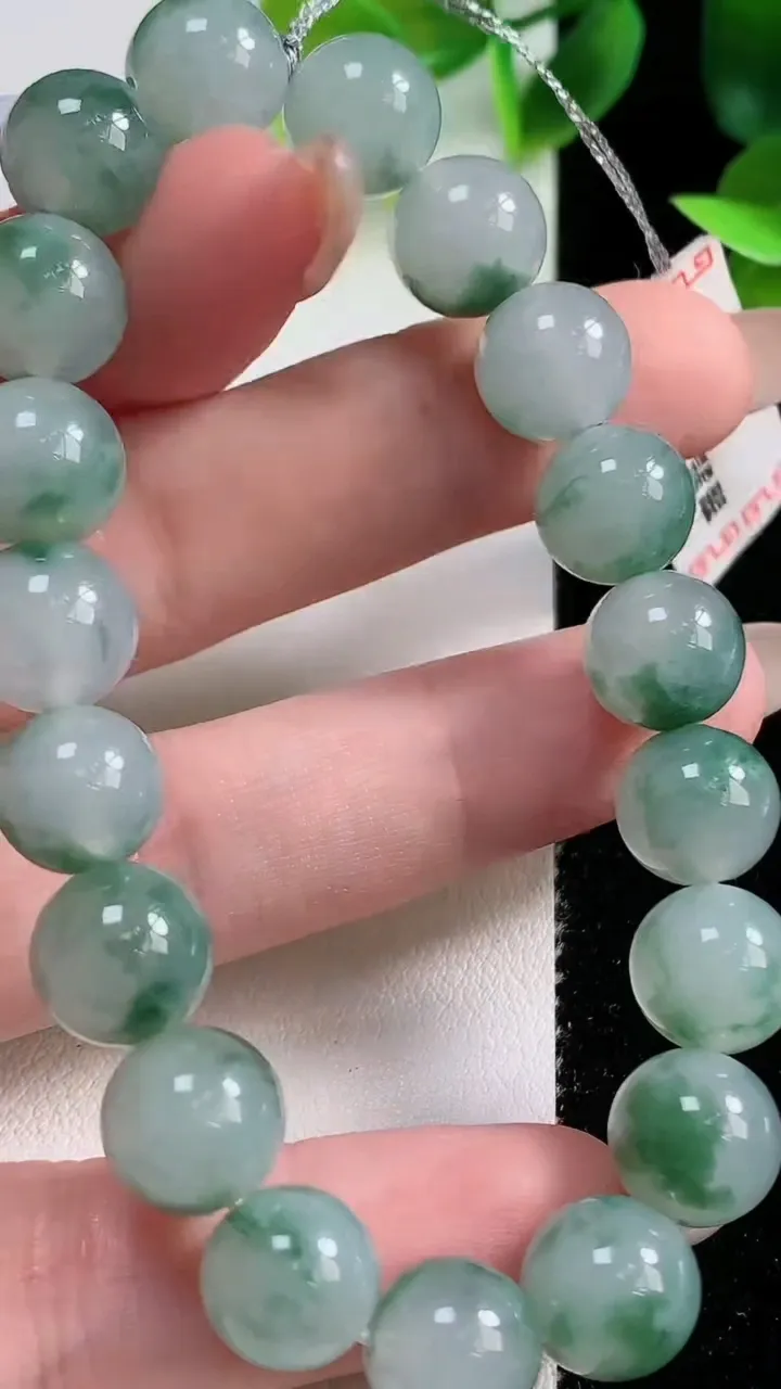 天然A货翡翠种飘花圆珠手串19颗，尺寸10，重量:32.51g11月9日
工厂直销收藏佳品,种好水足