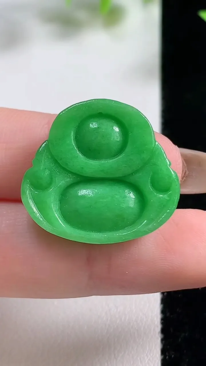 天然A货翡翠佛公吊坠，尺寸22.3-24.6-5.2，重量:4.40g
11月9日