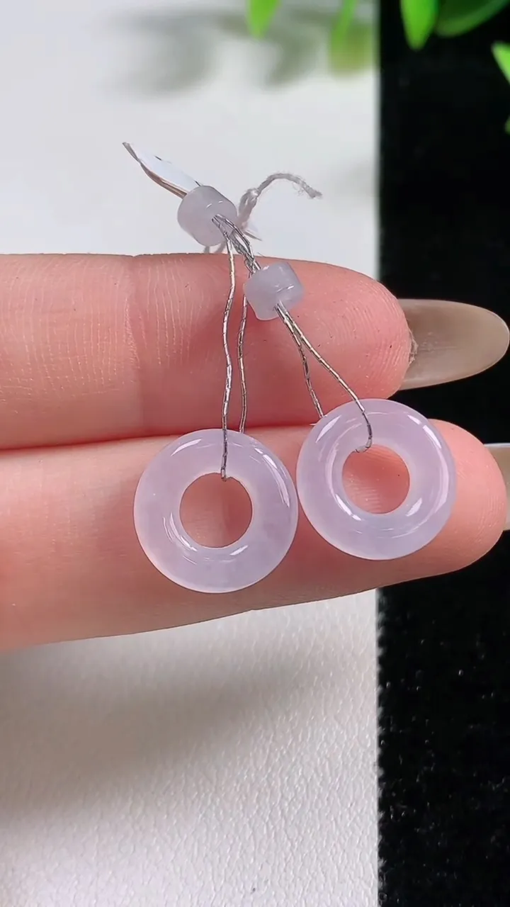 天然A货翡翠冰种紫罗兰平安环吊坠一对 耳坠，尺寸12.8-2.5，重量:1.84g
11月9日