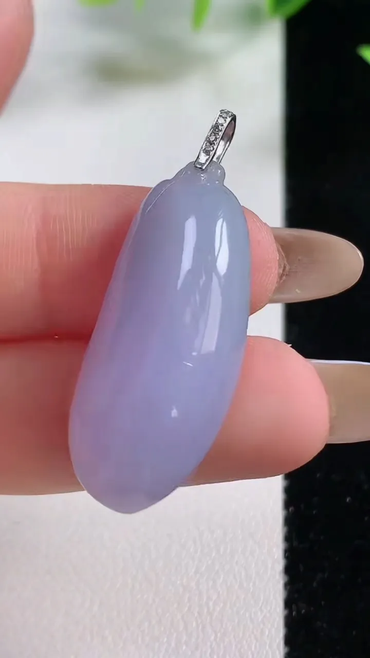 天然A货翡翠种紫罗兰福瓜吊坠，尺寸31-14.5-8.7，重量:7.62g
11月9日