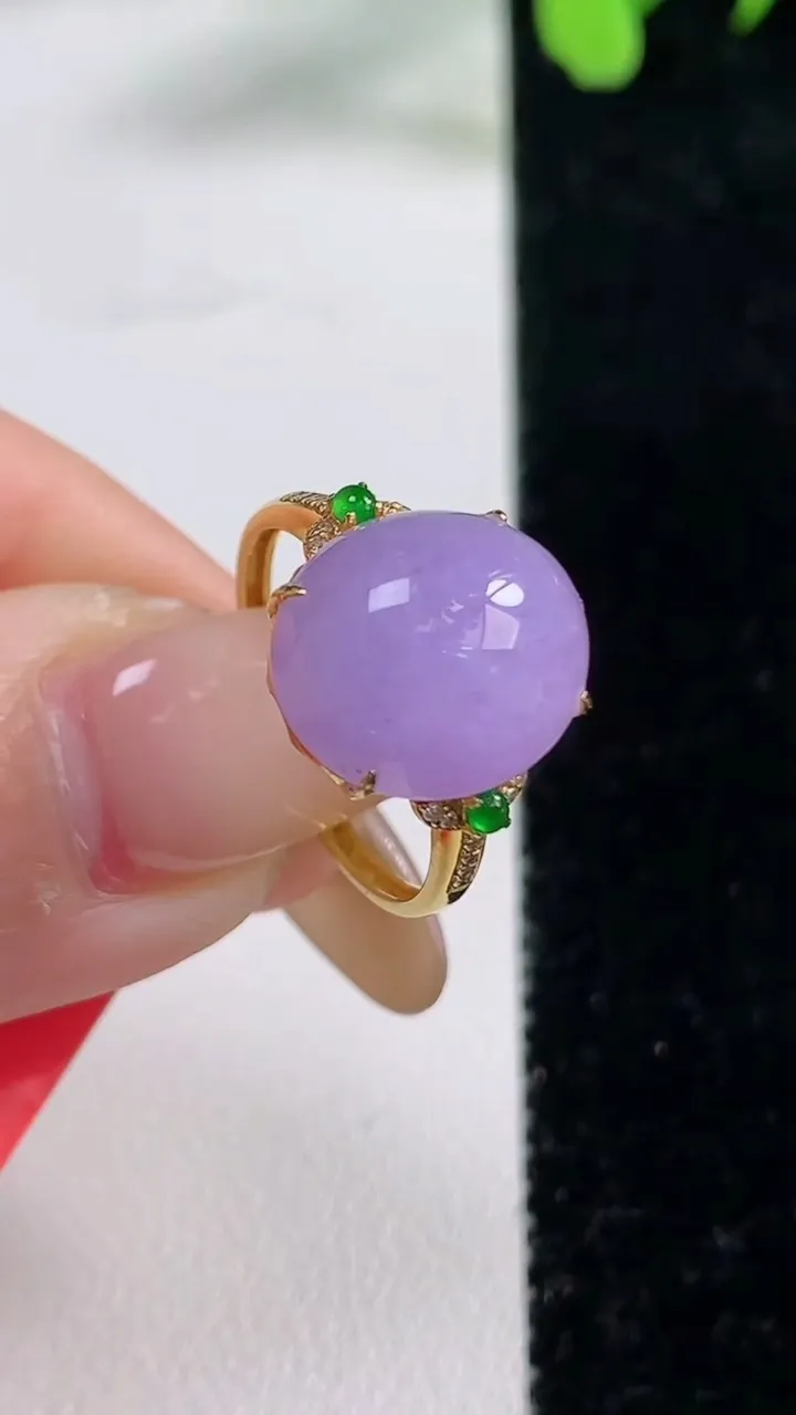 天然A货翡翠种紫罗兰蛋面戒指，尺寸17.2-13-11.2，重量:3.01g2025年11月9日
工厂直销收藏佳品,种好水足，色泽均匀，有种有色，上手高大气！