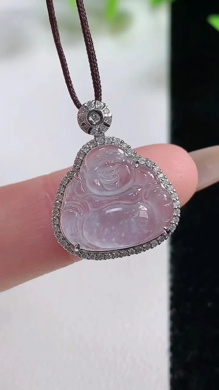 天然A货翡翠种白冰佛公吊坠，尺寸21-17-7.2裸石13.9-14.6，重量:2.40g
11月9