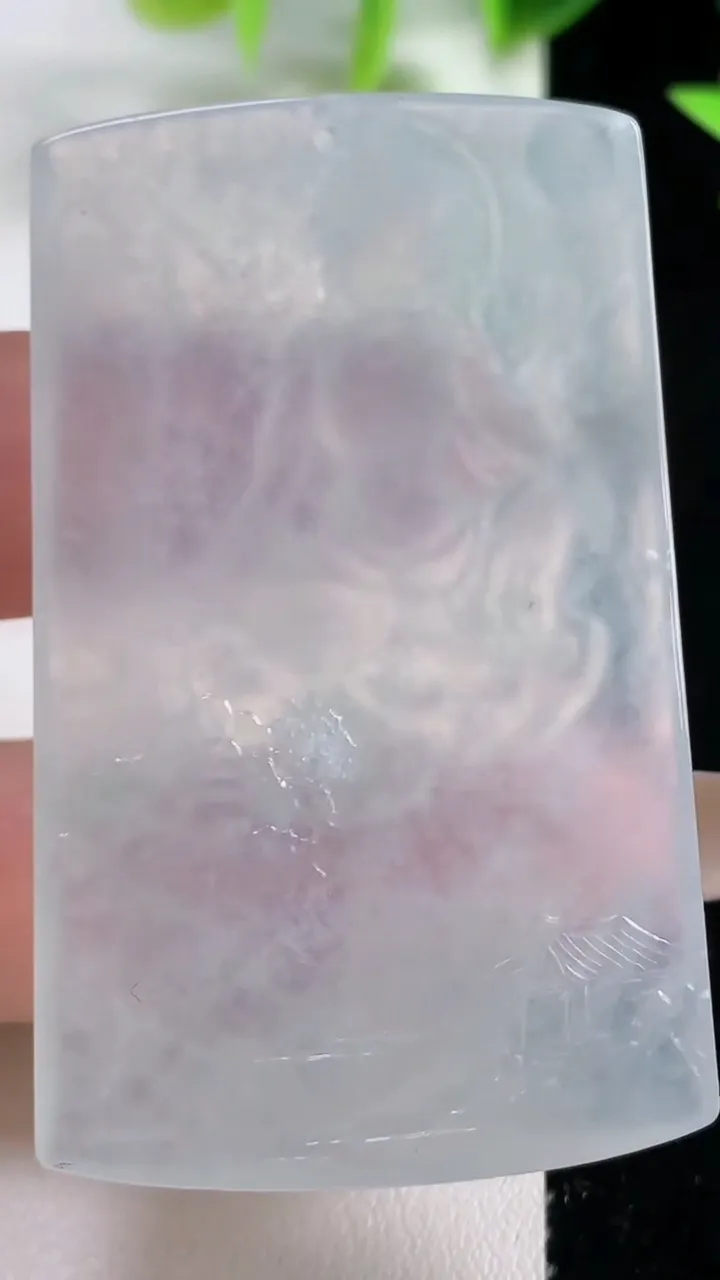 天然A货翡翠种白冰山水观音菩萨吊坠，尺寸57-34.6-5.5，重量:26.04g
11月9日