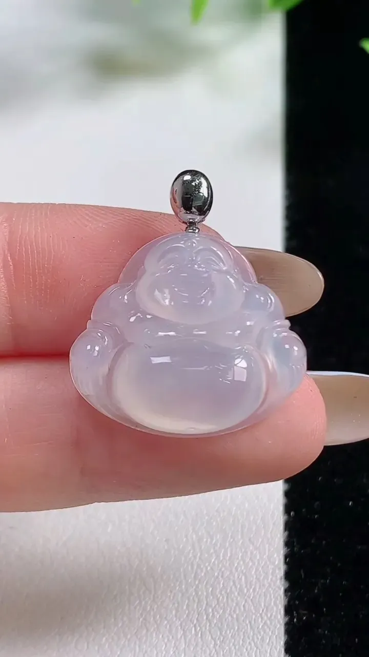天然A货翡翠种白冰佛公吊坠，尺寸19.8-21.6-5.3，重量:3.68g
11月9日