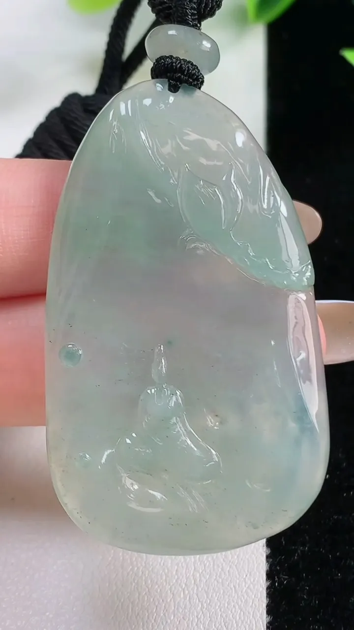 天然A货翡翠冰种飘花无相观音菩萨吊坠，尺寸52-30.7-5.2，重量:20.91g
11月9日