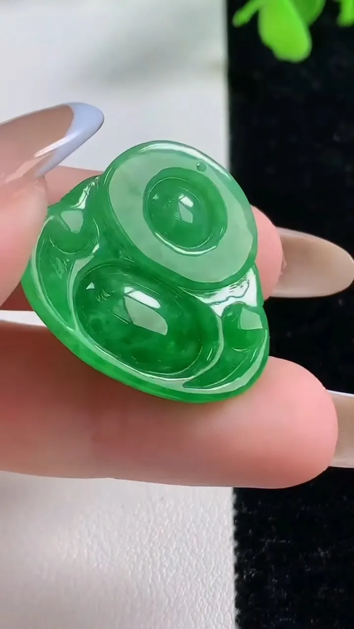 天然A货翡翠佛公吊坠，尺寸25.6-28-5.9，重量:6.64g
11月9日