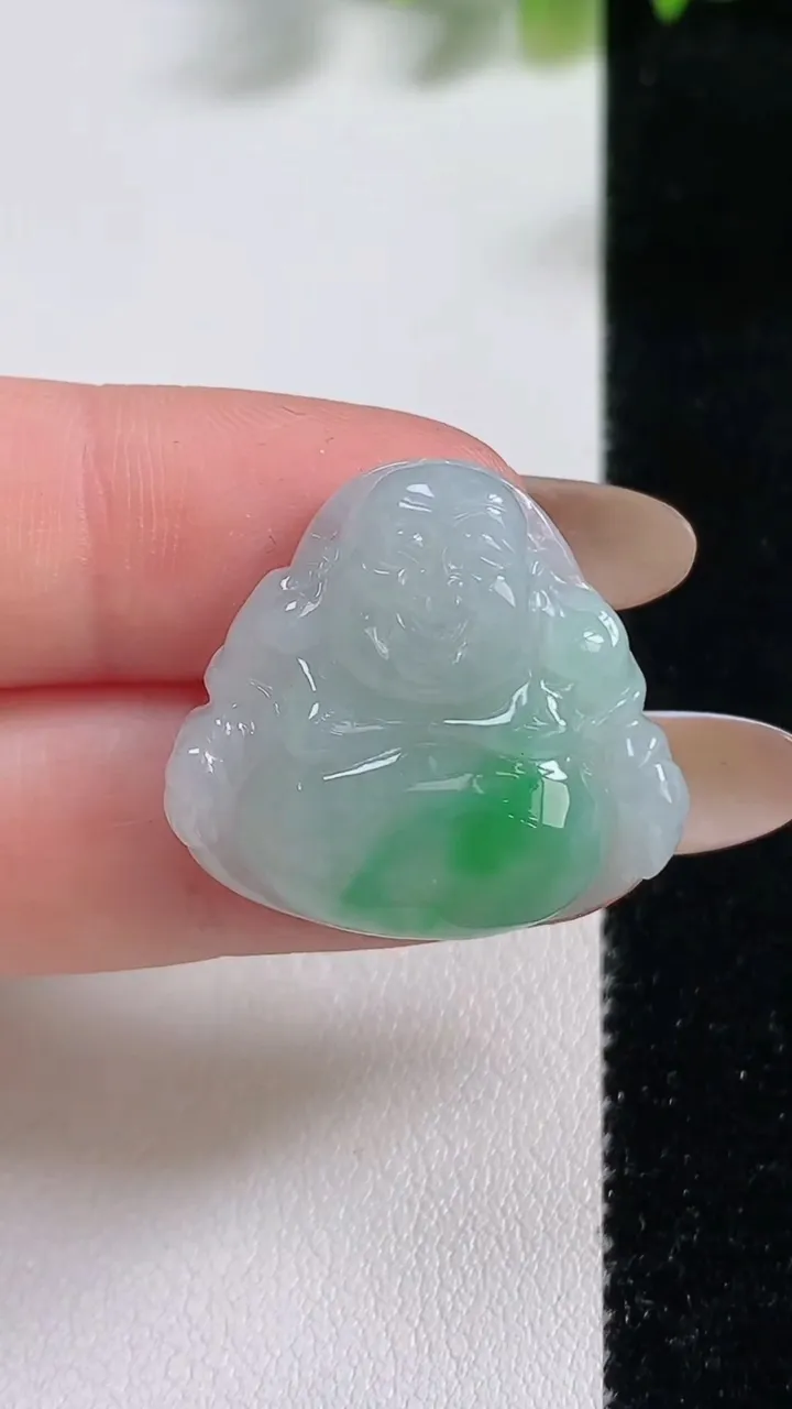 天然A货翡翠佛公吊坠，尺寸23.3-25.3-6.9，重量:7.86g
11月9日