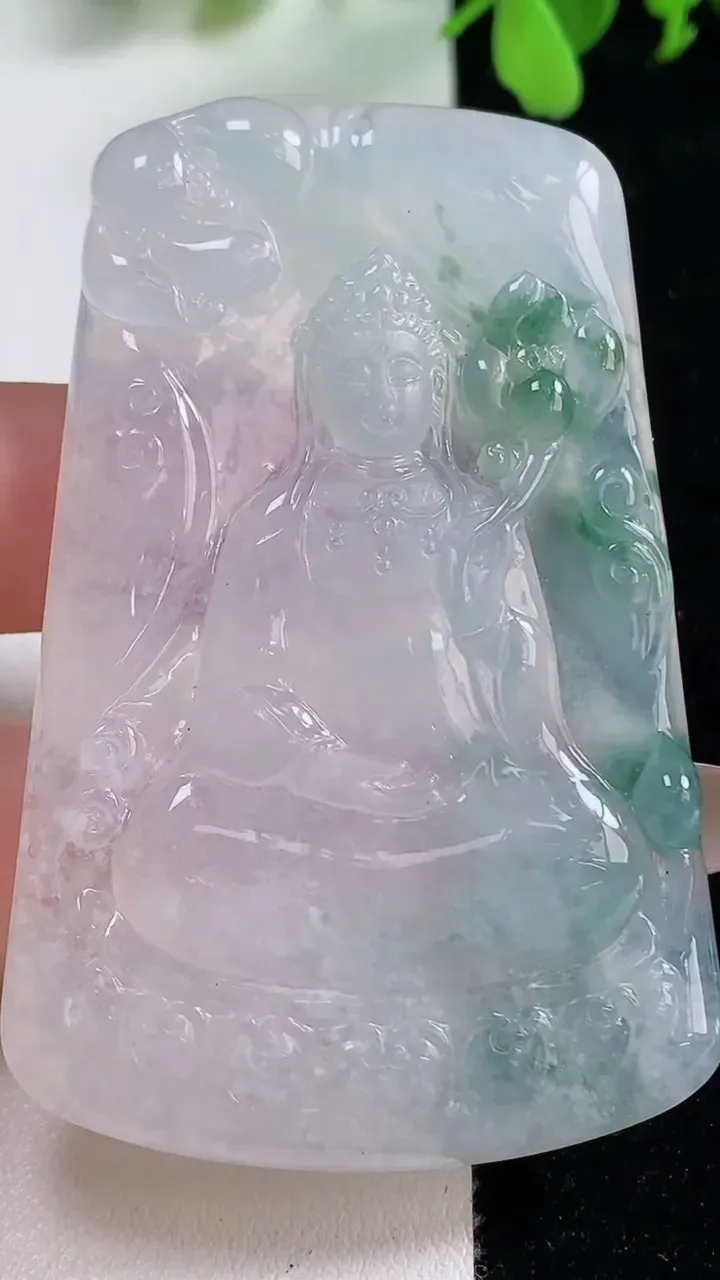 天然A货翡翠种飘花大势至观音菩萨吊坠，尺寸64-41.7-6.4，重量:37.02g
11月9日