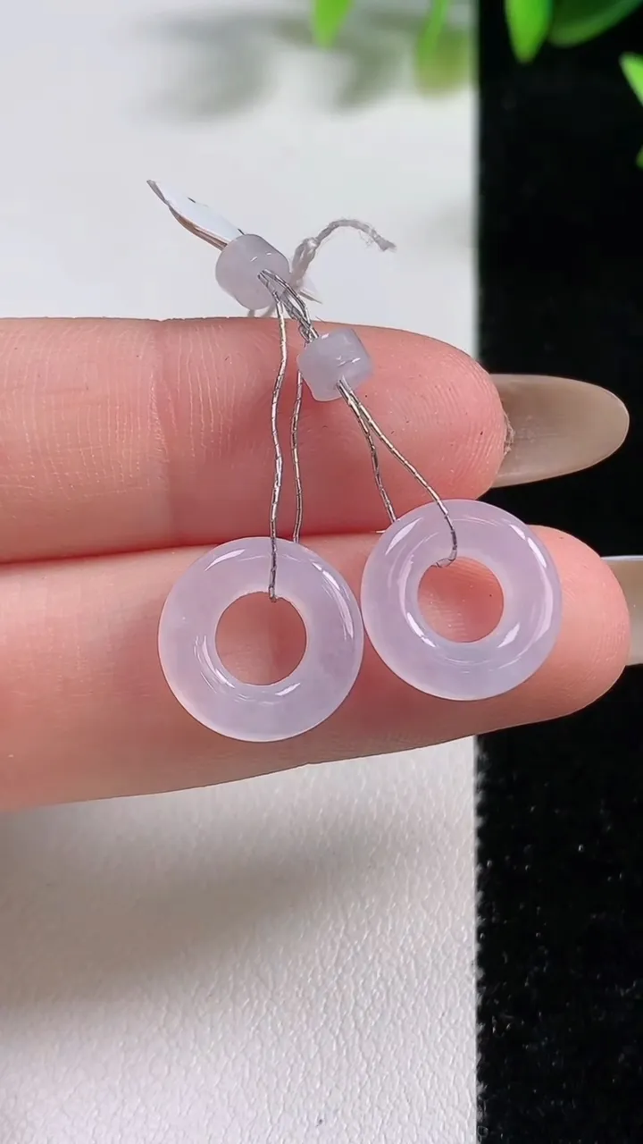 天然A货翡翠冰种紫罗兰平安环吊坠一对 耳坠，尺寸12.8-2.5，重量:1.84g
11月9日