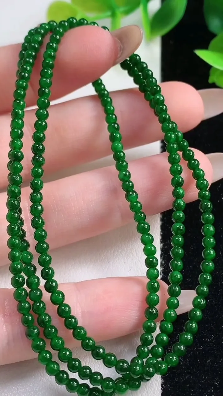 天然A货翡翠小米圆珠项链208颗，尺寸2.8，重量:10.44g
11月9日