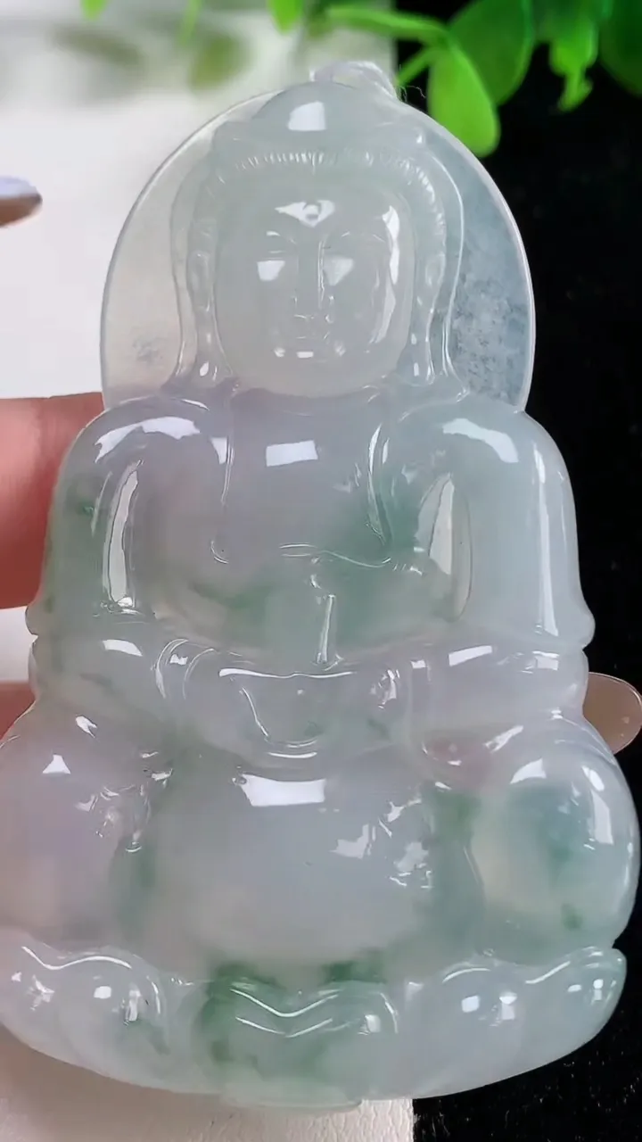 天然A货翡翠种飘花正装观音菩萨吊坠，尺寸73.5-45.8-5.5，重量:34.59g
11月9日