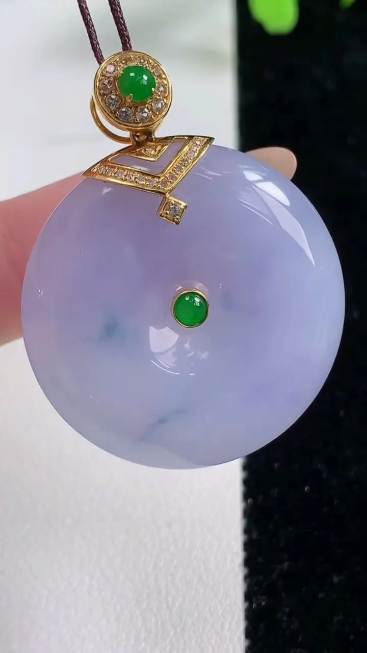 天然A货翡翠种紫罗兰 飘花平安扣吊坠，尺寸30.8-6.5，重量:14.03g
11月9日