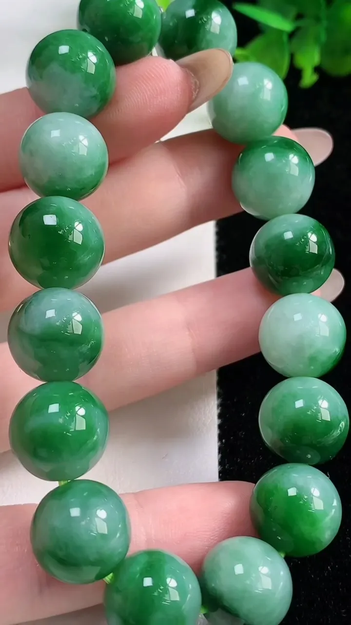 天然A货翡翠圆珠手串16颗，尺寸12.8，重量:58.38g11月9日
工厂直销收藏佳品,种好水足，