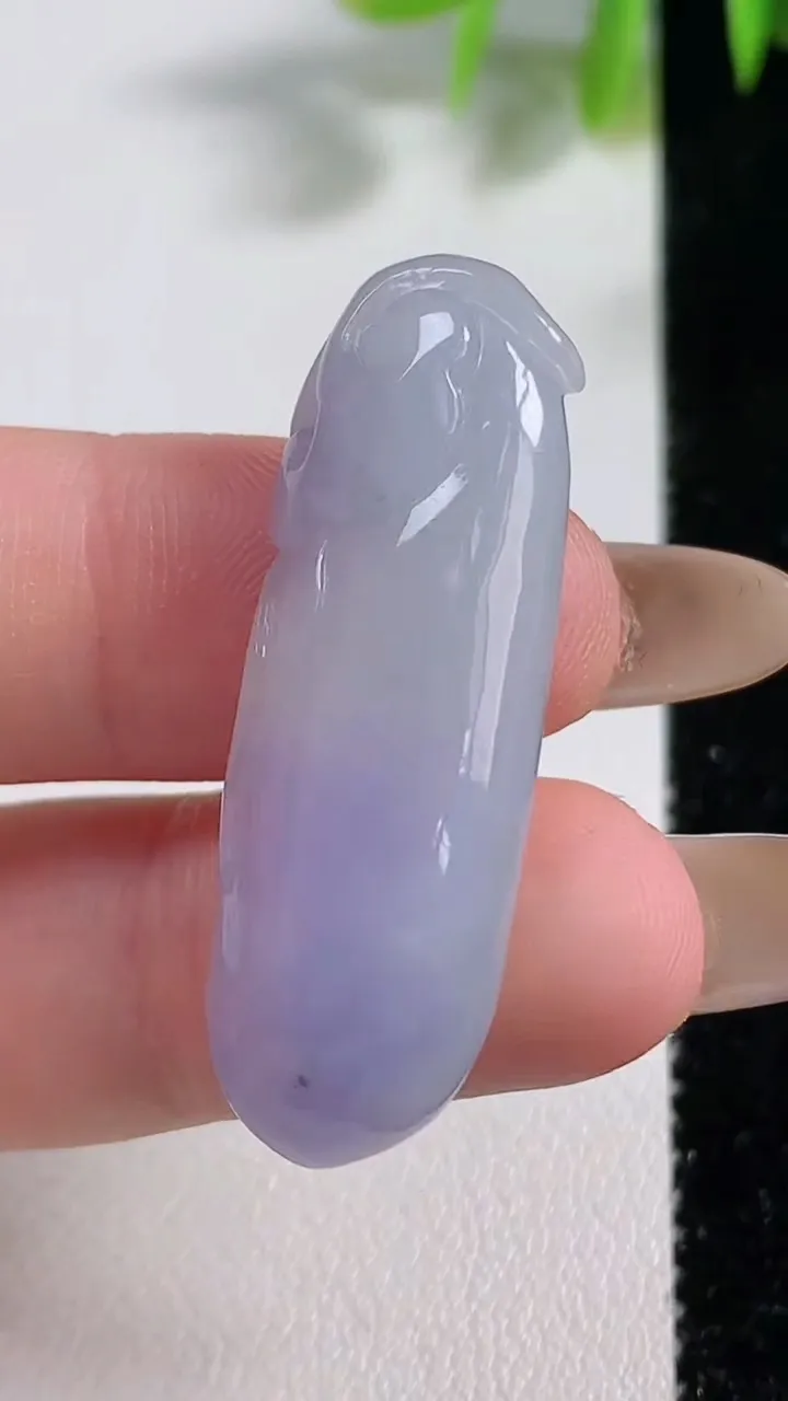 天然A货翡翠紫罗兰福瓜吊坠，尺寸38-12.4-8，重量:7.79g
11月9日