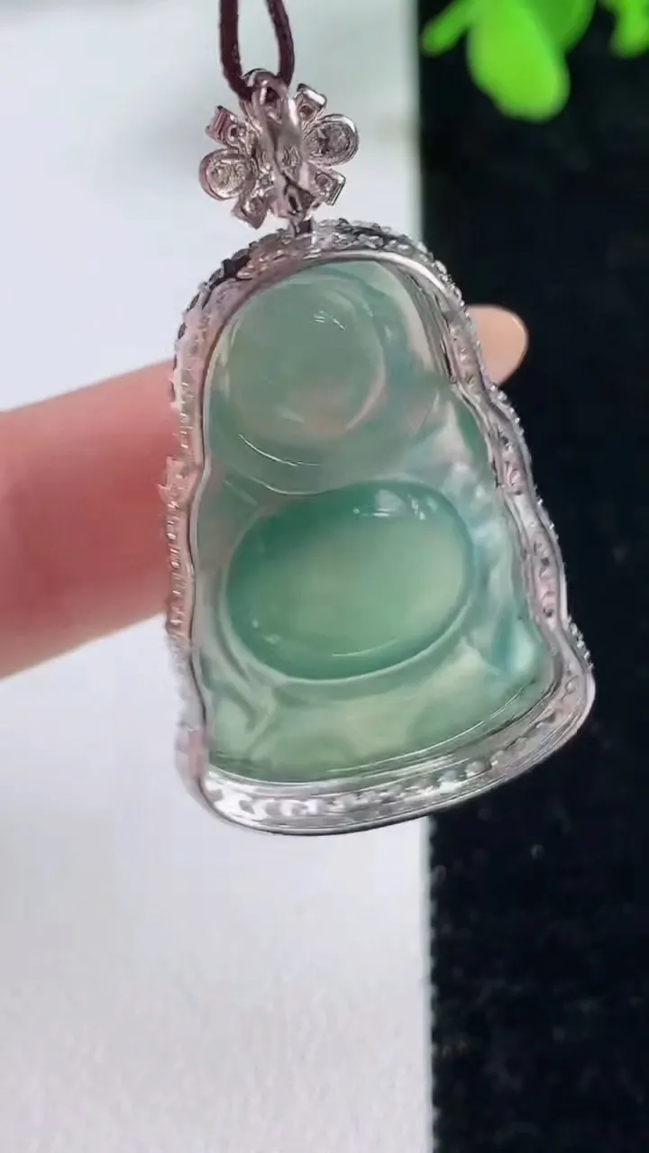天然A货翡翠站佛 佛公吊坠，尺寸38-21.4-10.5裸石27.5-18.6，重量:7.15g
11月9日，重量:7.15g