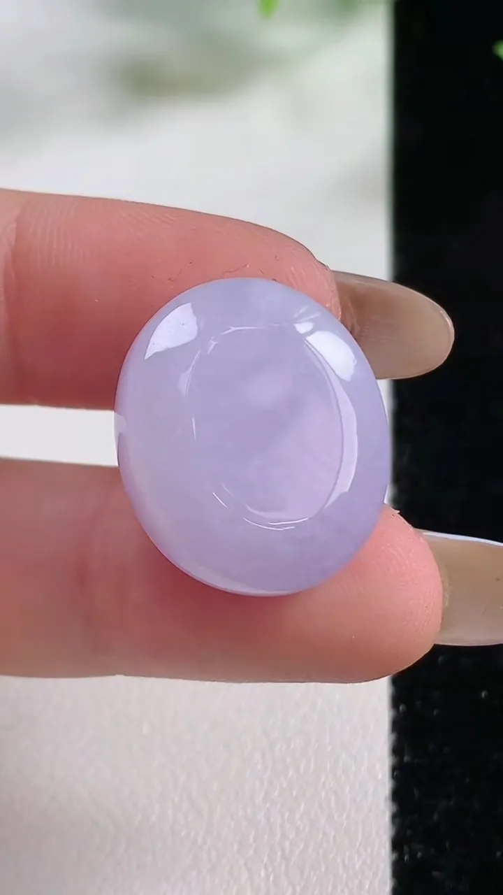 天然A货翡翠紫罗兰蛋面戒面镶嵌件，尺寸20.7-17.6-11.3，重量:8.32g2025年11月9日
工厂直销收藏佳品,种好水足，色泽均匀，有种有色，上手高大气！