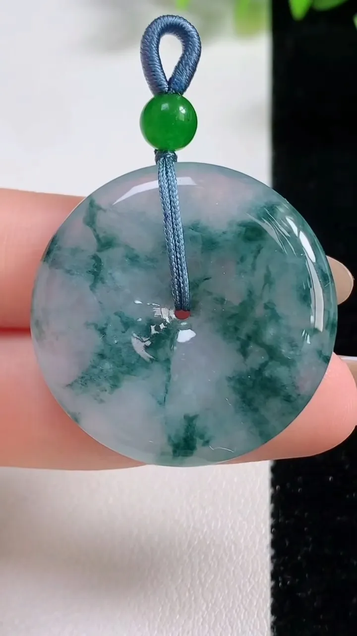 天然A货翡翠冰种飘花平安扣吊坠，尺寸32.3-5.3，重量:12.01g
11月9日