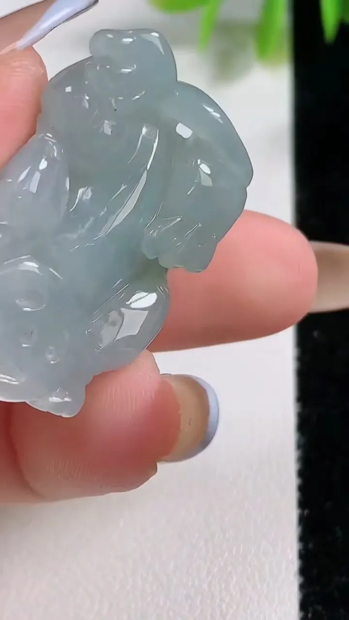 天然A货翡翠貔貅吊坠，尺寸33-21-12.2，重量:17.35g
11月9日