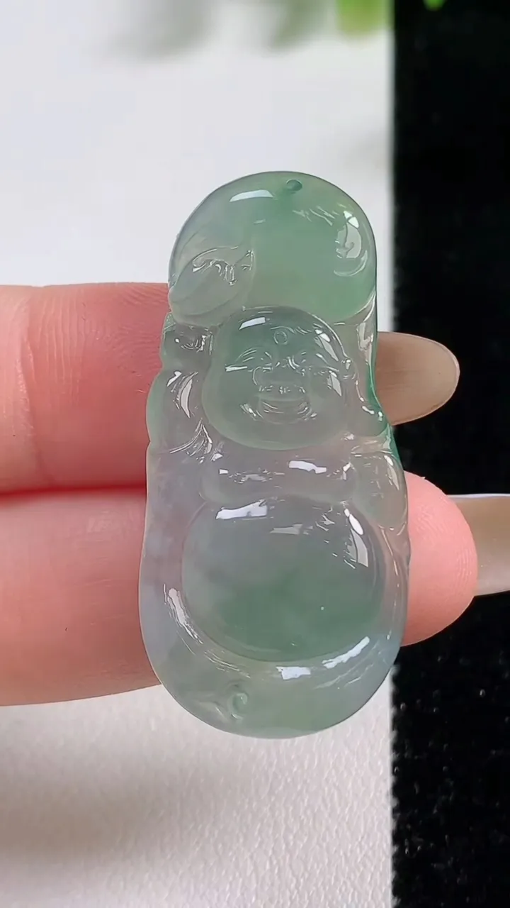 天然A货翡翠弥勒佛公吊坠，尺寸39.6-19.4-3.7，重量:5.97g
11月9日