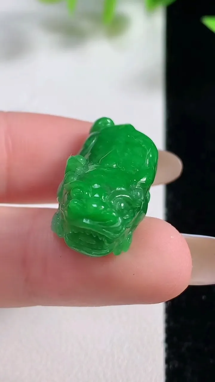 天然A货翡翠貔貅吊坠，尺寸28-13.8-11.2，重量:7.27g
11月9日