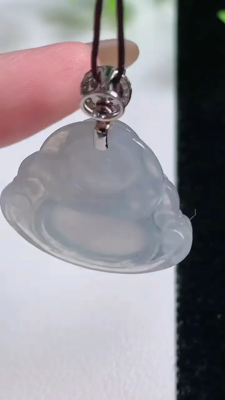 天然A货翡翠种白冰佛公吊坠，尺寸24-25.9-6.1，重量:6.21g
11月9日