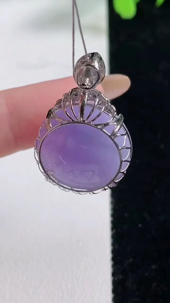 天然A货翡翠种紫罗兰蛋面吊坠，尺寸28.6-18.3-18.9-11.5，重量:7.42g
11月9日