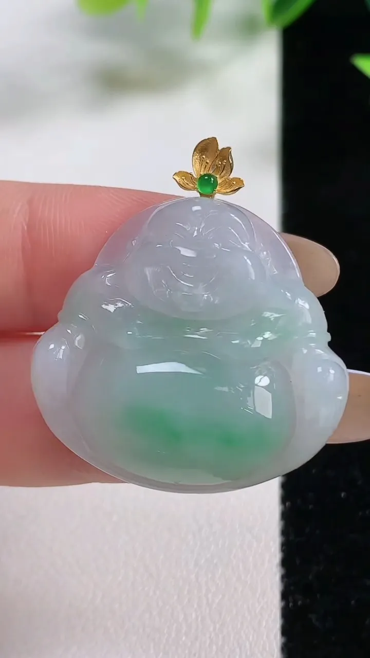 天然A货翡翠佛公吊坠，尺寸28.4-30.3-6.2，重量:8.53g
11月9日