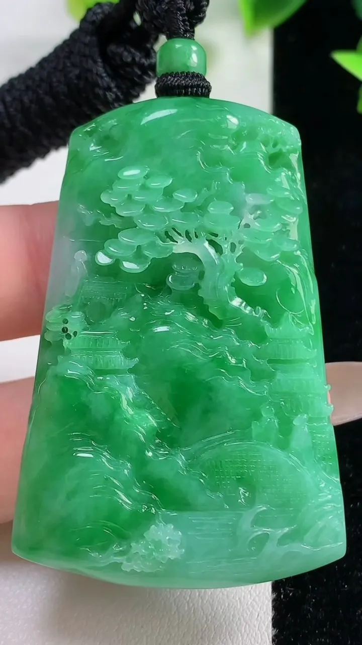 天然A货翡翠山水牌吊坠，尺寸54.6-35.4-7.6，重量:33.02g
11月9日