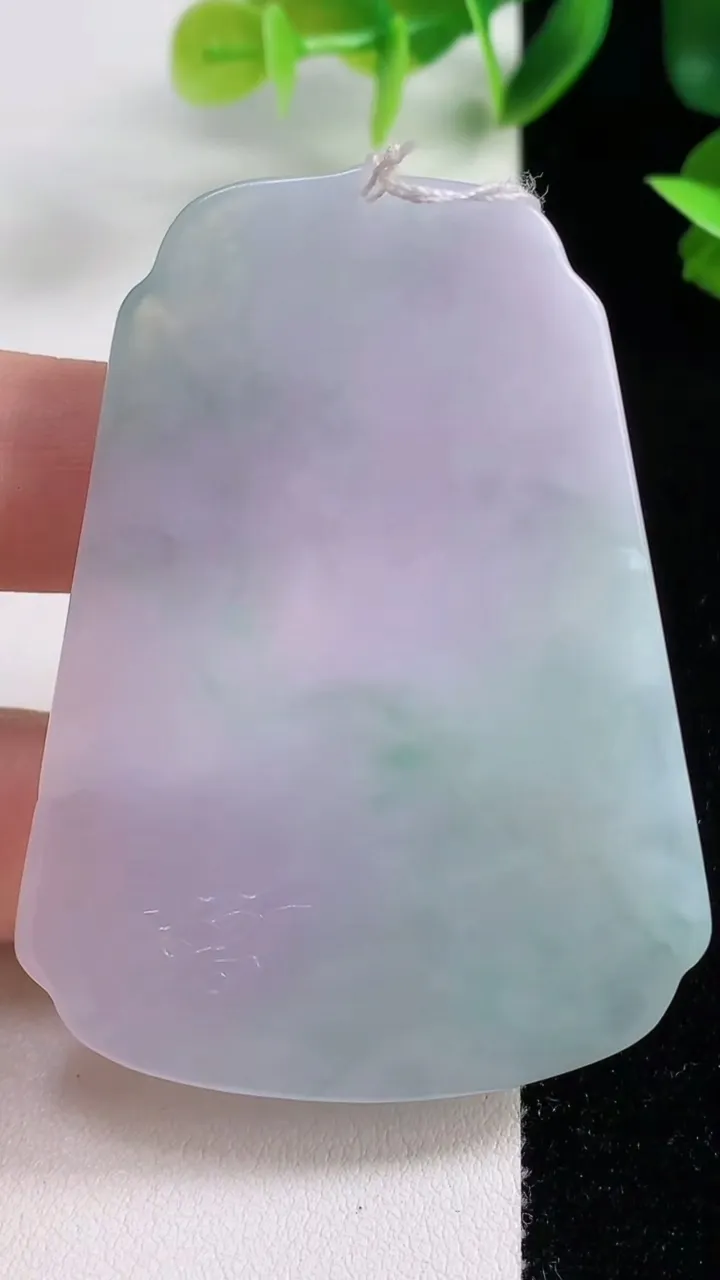 天然A货翡翠普贤菩萨吊坠，尺寸60-45.3-6.9，重量:33.38g
11月9日