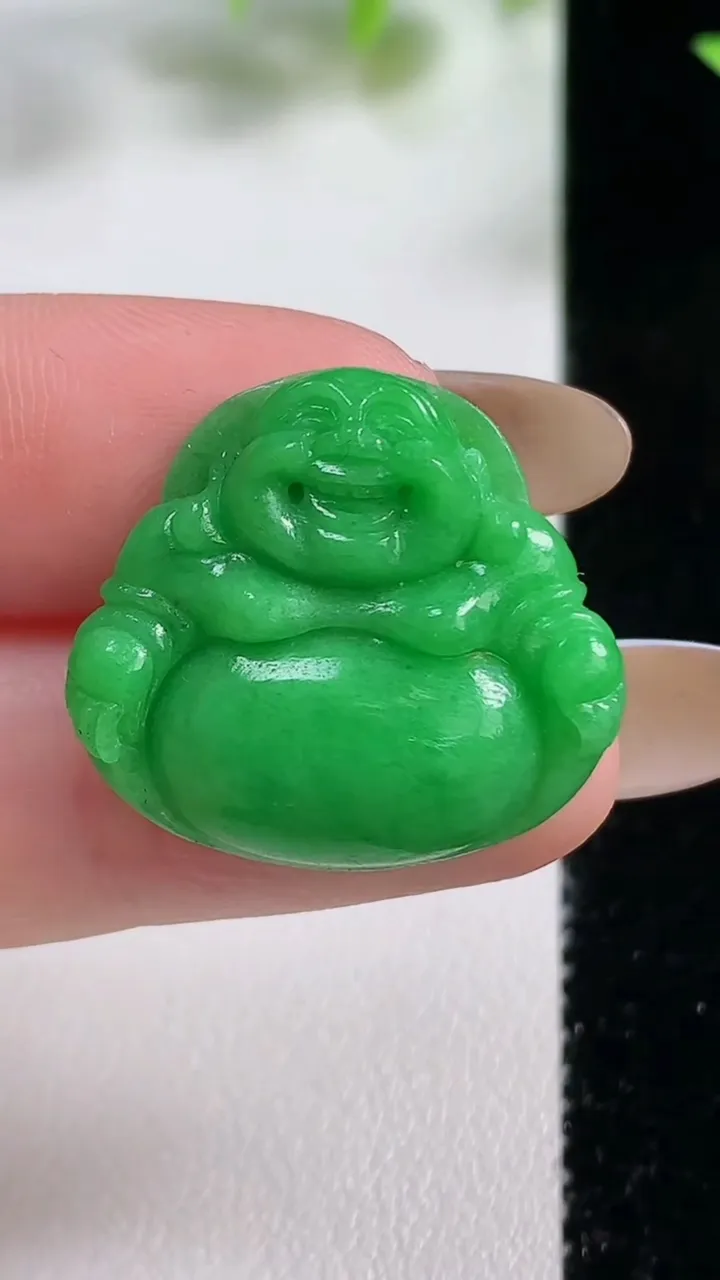 天然A货翡翠佛公吊坠，尺寸22.3-24.6-5.2，重量:4.40g
11月9日