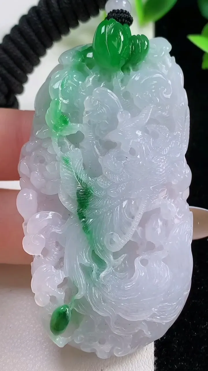 天然A货翡翠凤凰吊坠，尺寸66.7-35-11，重量:51.05g
11月9日