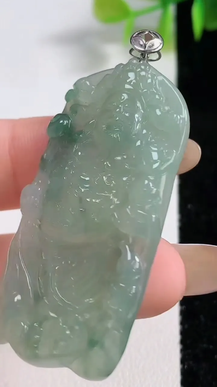 天然A货翡翠种飘花财神爷吊坠，尺寸48.7-23.4-5.3，重量:12.69g
11月10日
