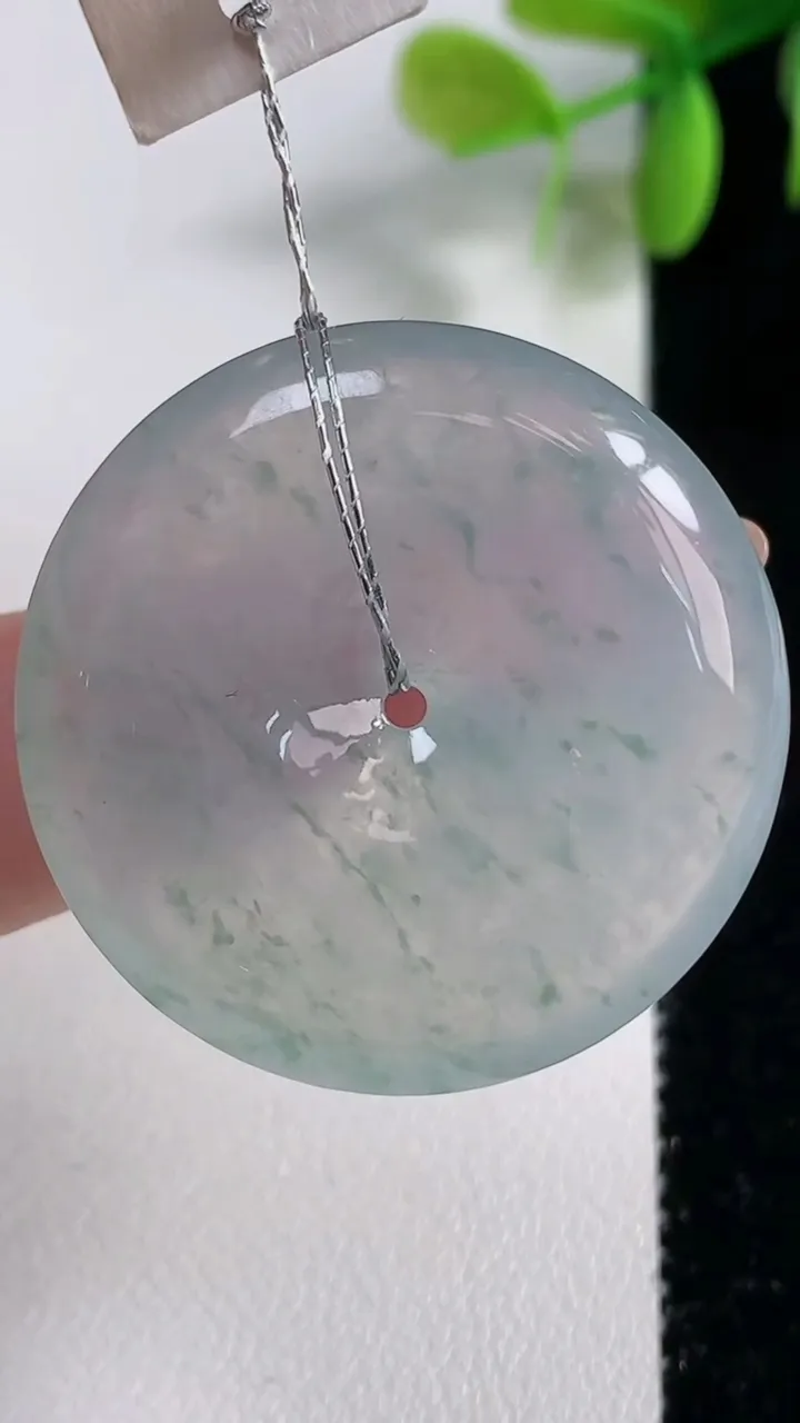 天然A货翡翠种飘花平安扣吊坠，尺寸33.3-6.4，重量:14.59g
11月10日