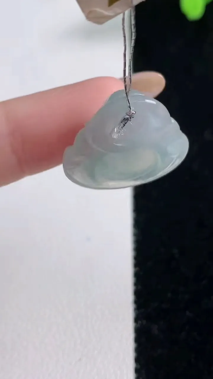 天然A货翡翠小佛公吊坠，尺寸19.3-20.6-6，重量:3.64g
11月10日