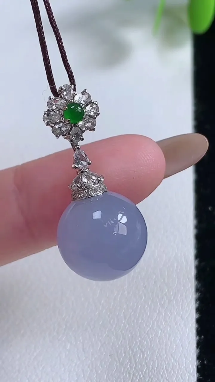 天然A货翡翠种紫罗兰圆珠吊坠，尺寸12.5，重量:4.79g
11月10日