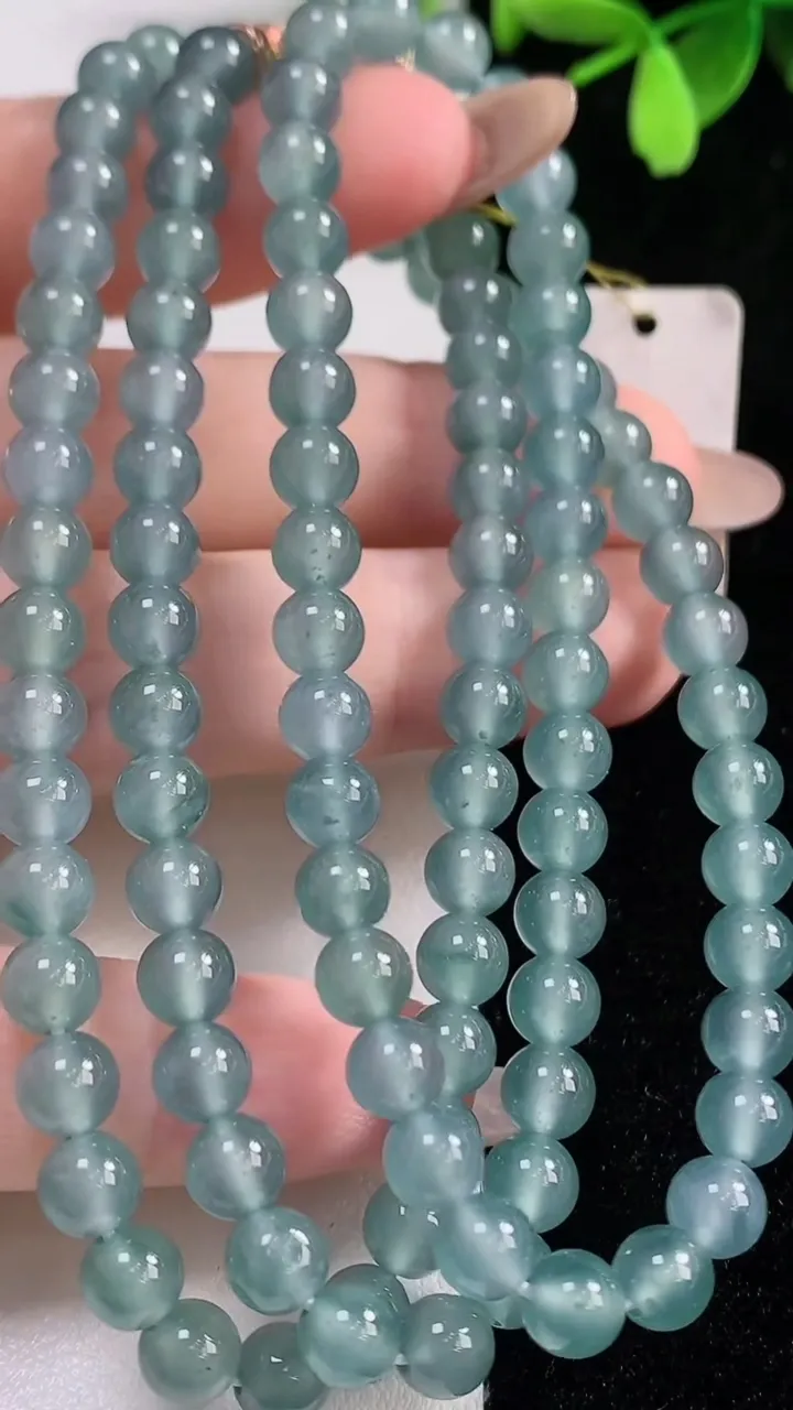 天然A货翡翠圆珠项链108颗，尺寸5.7，重量:37.34g
11月10日