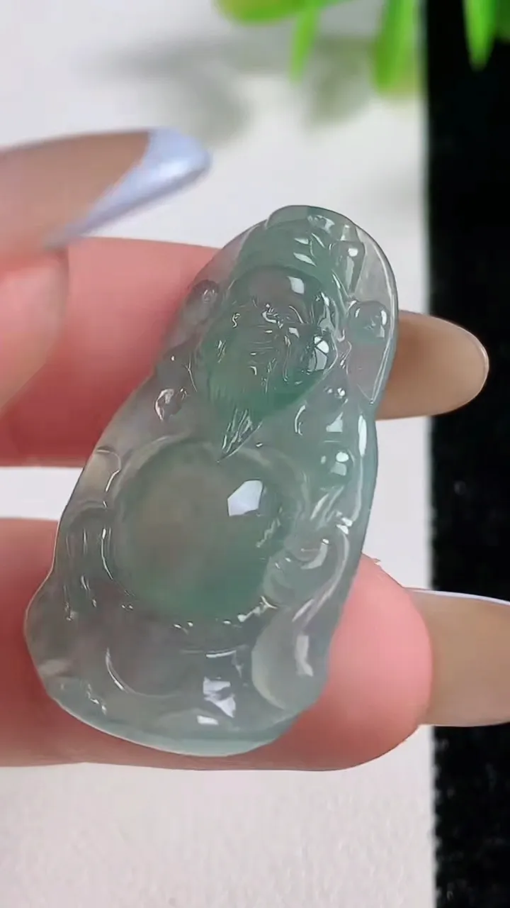 天然A货翡翠财神爷吊坠，尺寸34.7-18.8-3.2，重量:4.74g
11月10日
