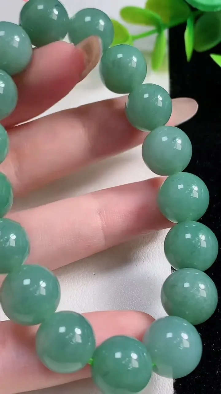 天然A货翡翠圆珠手串17颗，尺寸12，重量:47.59g11月10日
工厂直销收藏佳品,种好水足，色