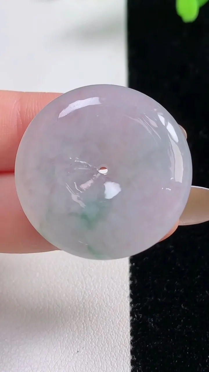 天然A货翡翠冰种飘花平安扣吊坠，尺寸31.2-6，重量:11.56g
11月10日