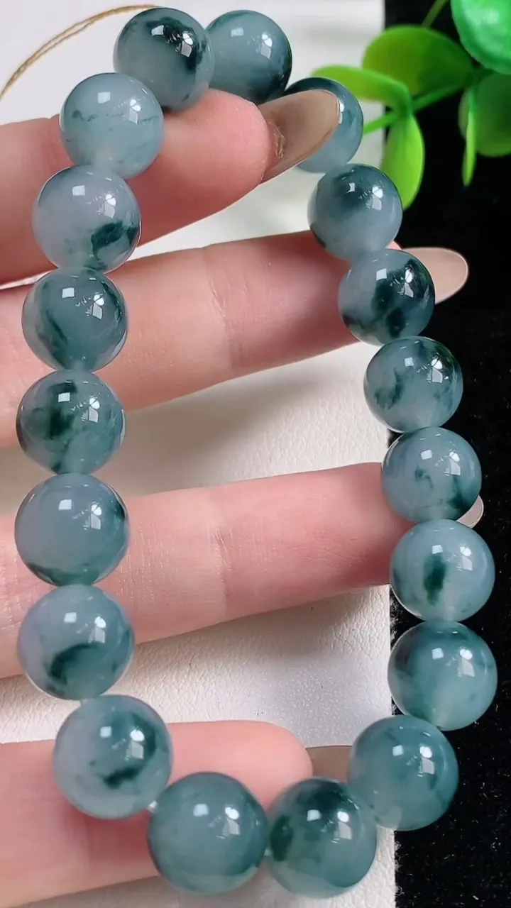 天然A货翡翠种飘花圆珠手串19颗，尺寸10.2，重量:35.51g11月10日
工厂直销收藏佳品,种好水足，色泽均匀，有种有色，上手高大气！