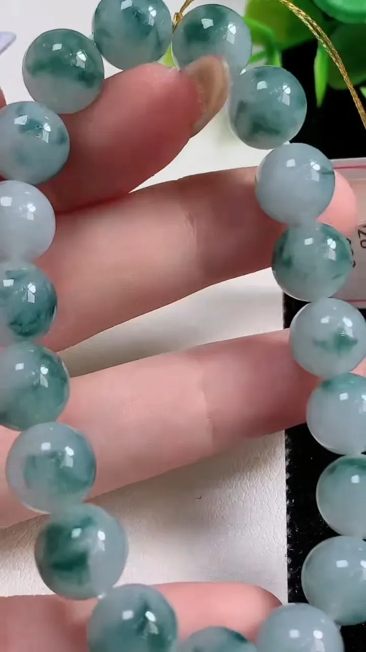天然A货翡翠种飘花圆珠手串19颗，尺寸10，重量:33.96g11月10日
工厂直销收藏佳品,种好水