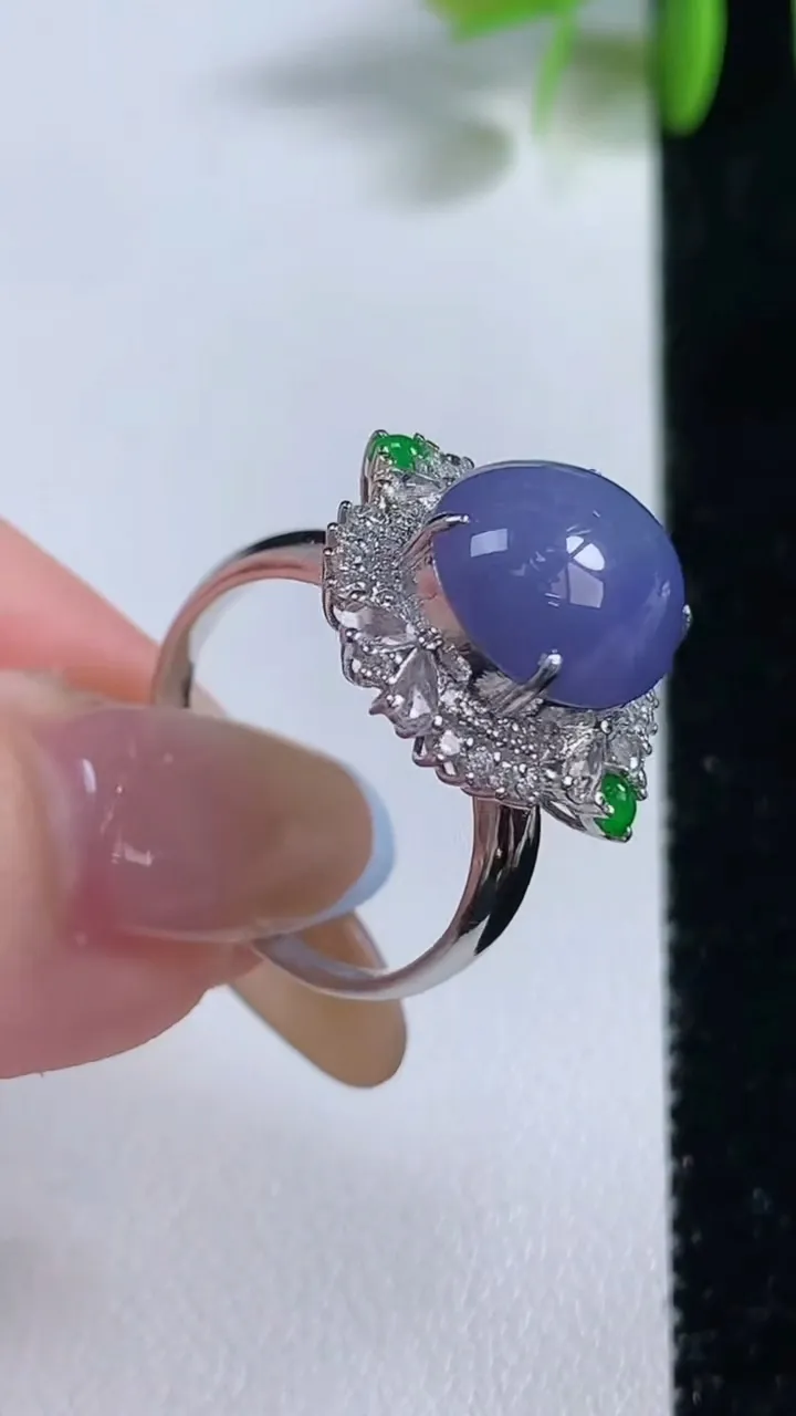 天然A货翡翠种紫罗兰 茄紫蛋面戒指，尺寸18.1-12.4-10.6-11，重量:6.58g
11月10日