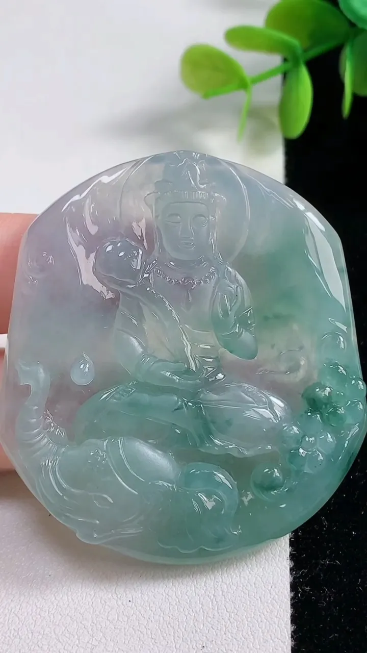 天然A货翡翠冰种飘花普贤菩萨吊坠，尺寸52.8-48.5-6，重量:30.91g
11月10日