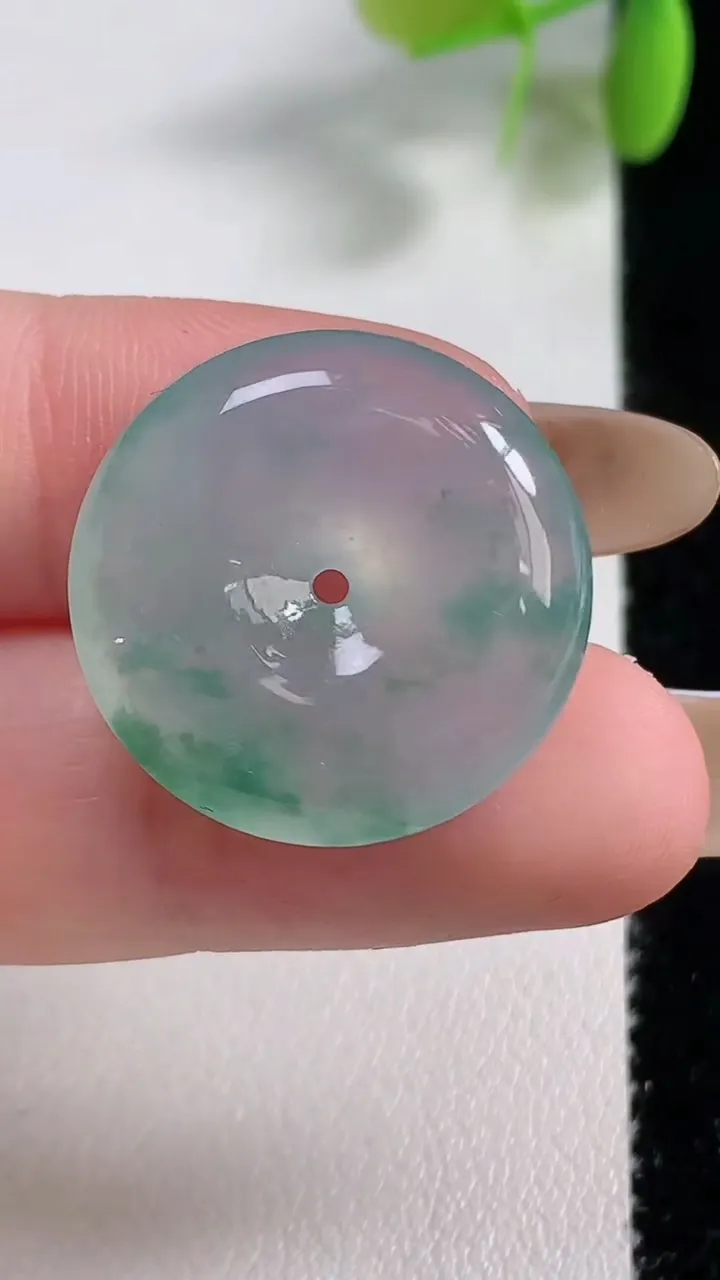 天然A货翡翠冰种飘花平安扣吊坠，尺寸22.5-6.7，重量:6.19g
11月10日