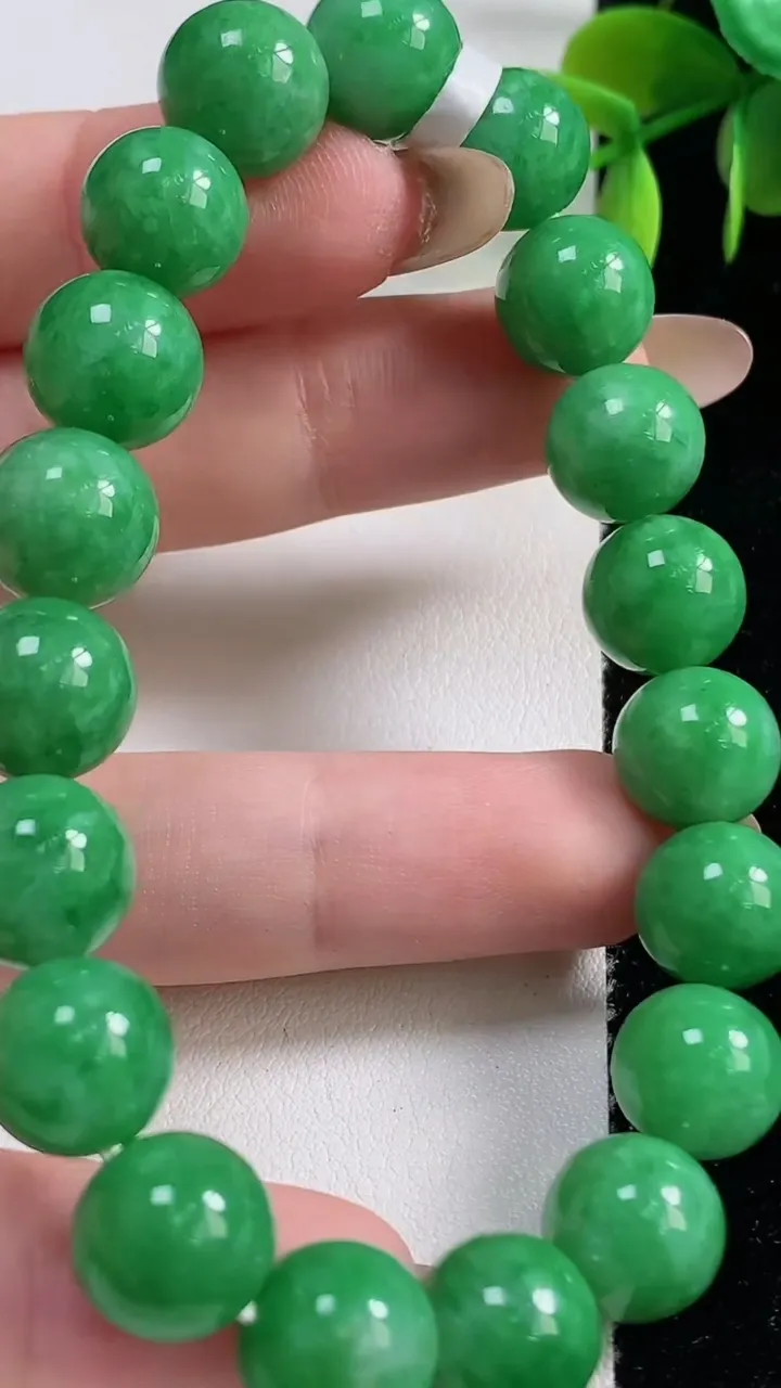 天然A货翡翠圆珠手串19颗，尺寸10.5，重量:38.52g11月10日
工厂直销收藏佳品,种好水足