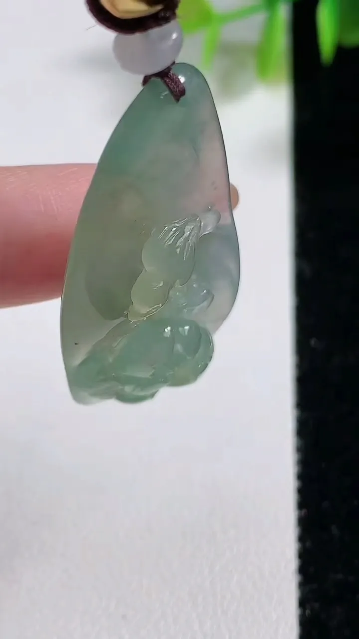 天然A货翡翠花开富贵吊坠，尺寸43.8-21-8.3，重量:13.53g
11月10日