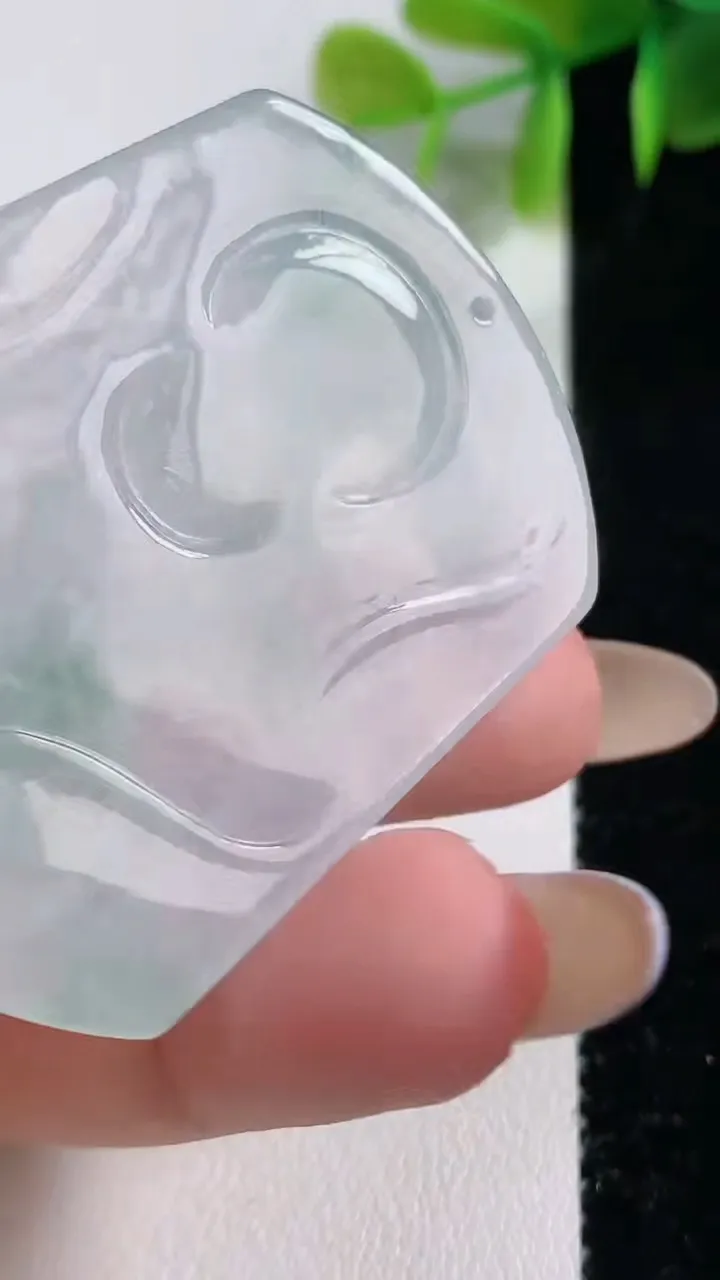 天然A货翡翠冰种飘花大势至观音菩萨吊坠，尺寸49.6-38-6，重量:22.42g
11月10日