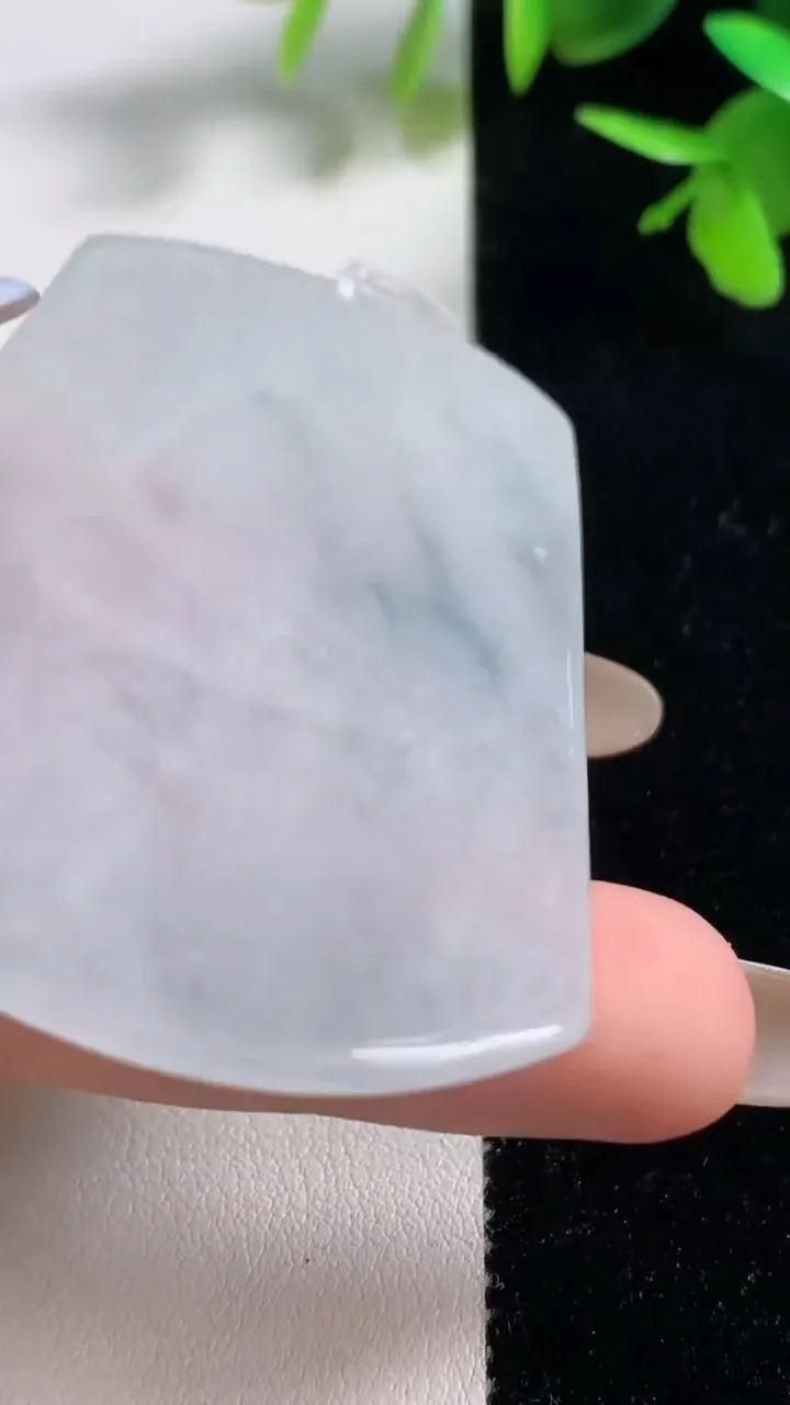 天然A货翡翠冰种飘花观音菩萨吊坠，尺寸63.6-42.5-4.8，重量29.60g
11月10日