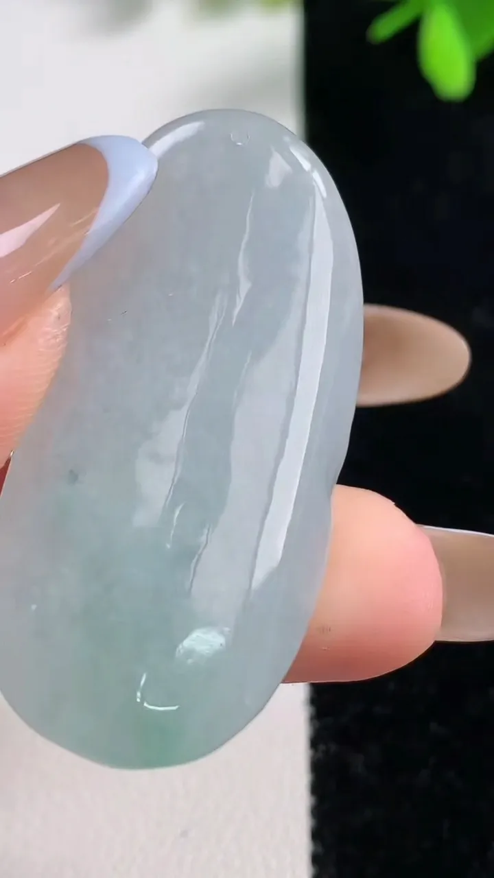 天然A货翡翠飘花弥勒佛公吊坠，尺寸42.6-19.2-11.7，重量:18.32g
11月10日